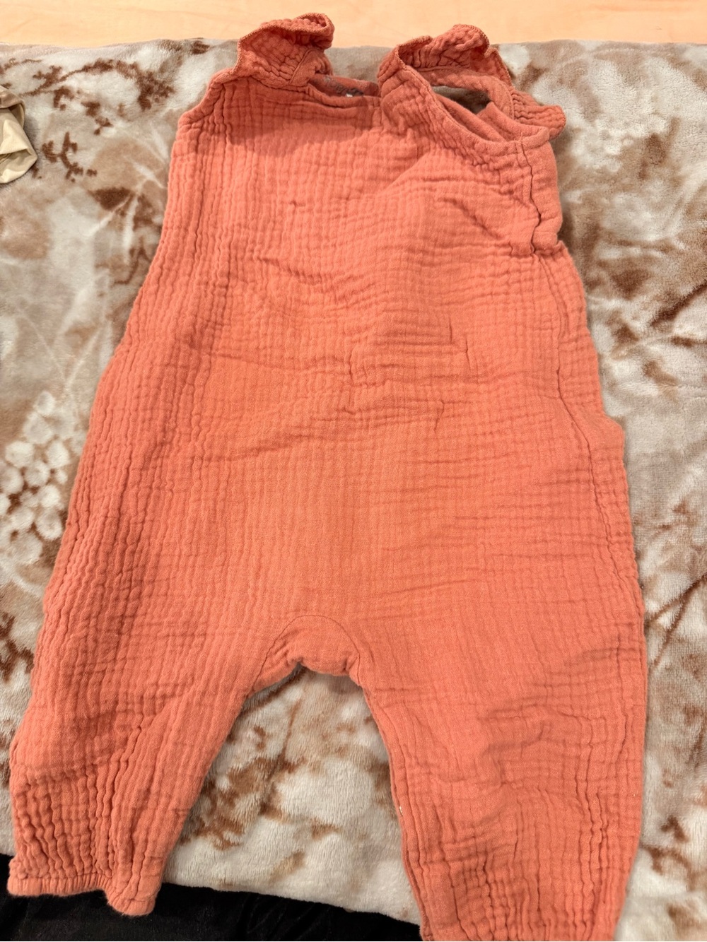 Baby Ruffle-Trim Muslin Romper in Rust - Picture 3 of 3